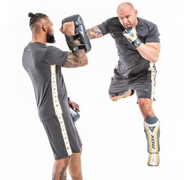 RDX T17 Aura Thai Pad | Stootkussen Zwart/goud 1