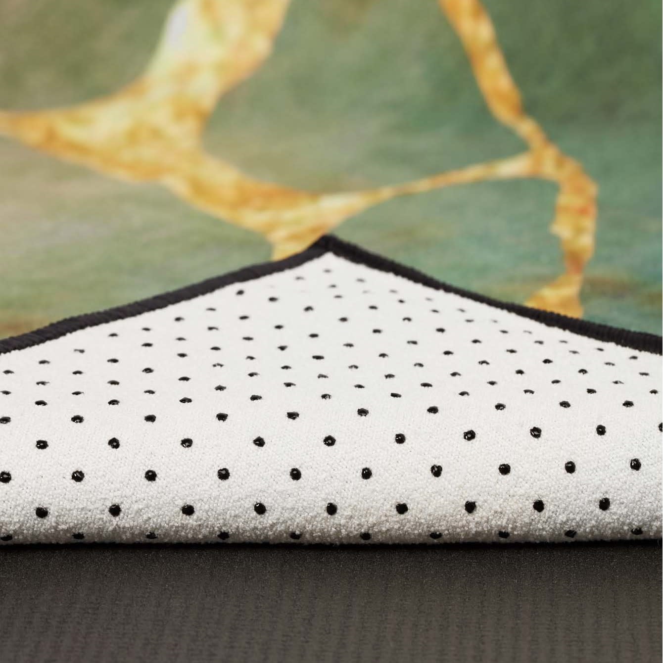 Manduka Yogitoes® Skidless® yoga mat towel 2