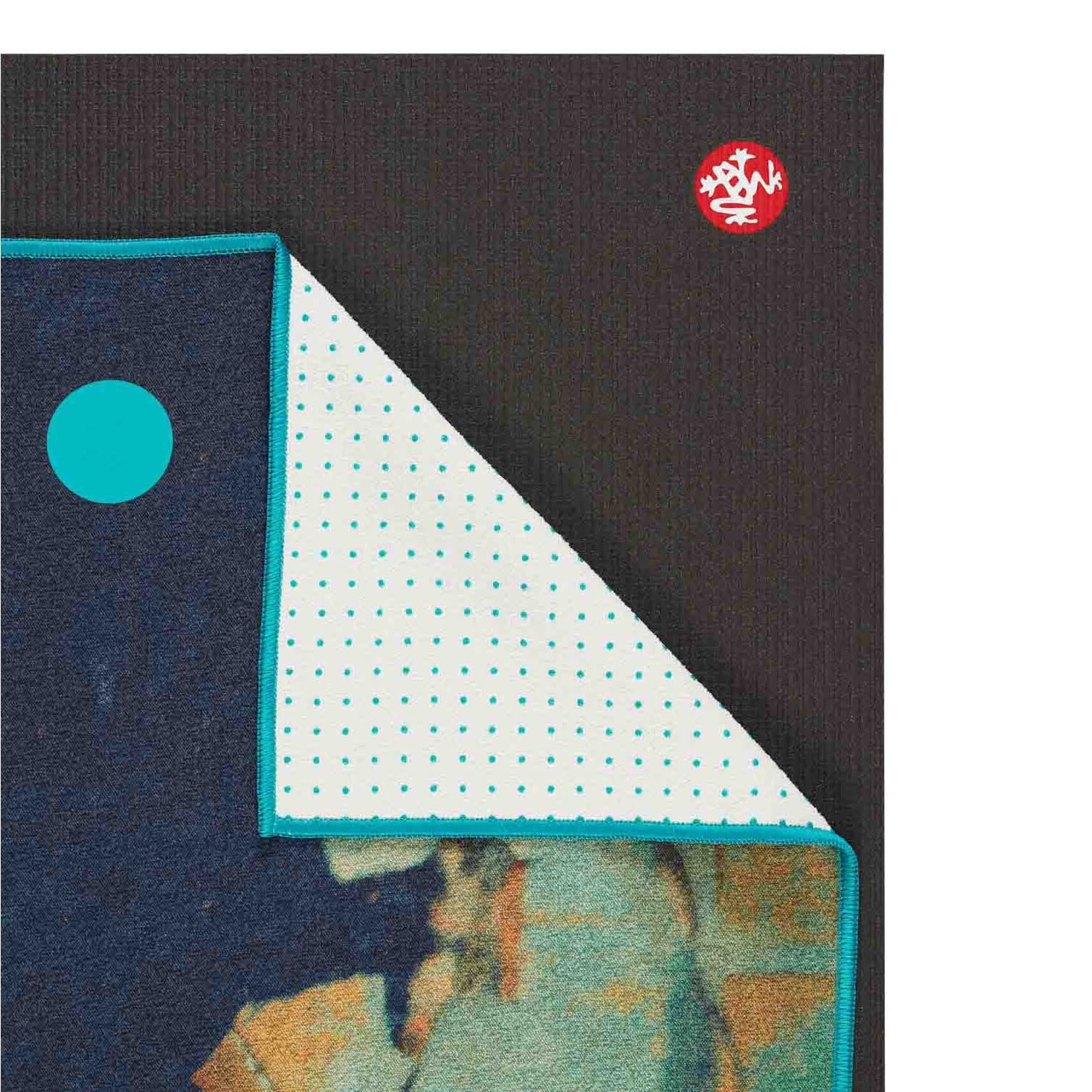 Manduka Yogitoes® Skidless® yoga mat towel 17