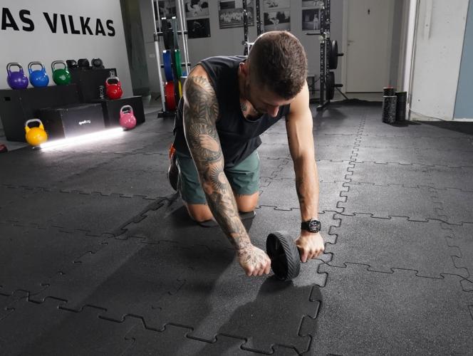 Ab-wheel including knee pad 3