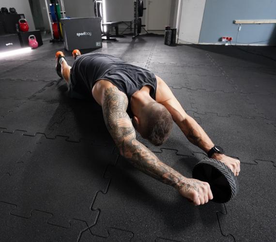 Ab-wheel including knee pad 4