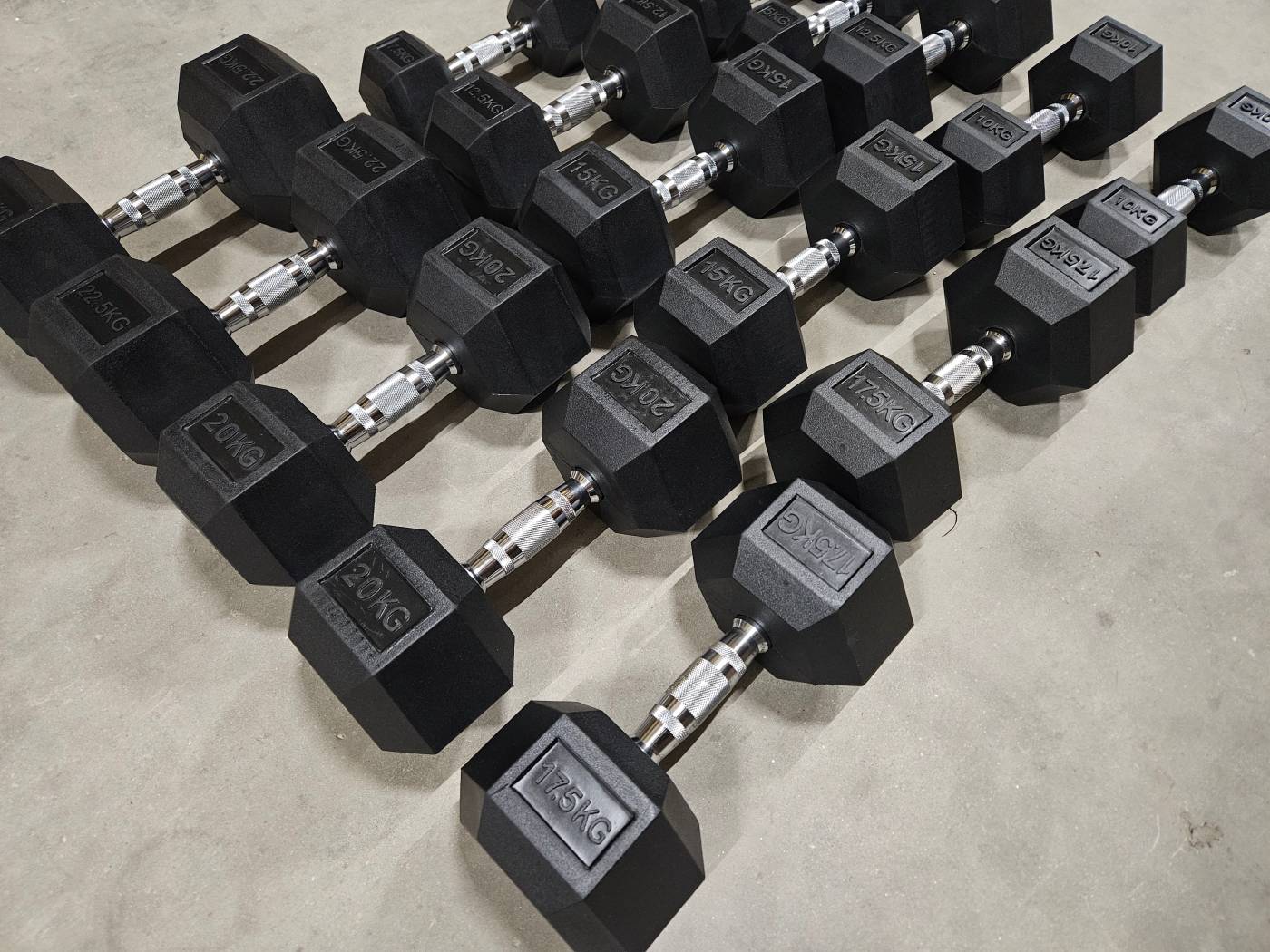 Kraftstation – Verstellbare Hantelbank, 220kg Hex-Hanteln & 3-stufiges Rack 8