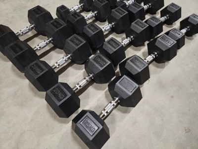 Kraftstation – Verstellbare Hantelbank, 220kg Hex-Hanteln & 3-stufiges Rack 8